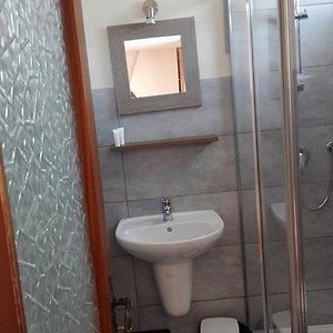 Camera grande con letto king size